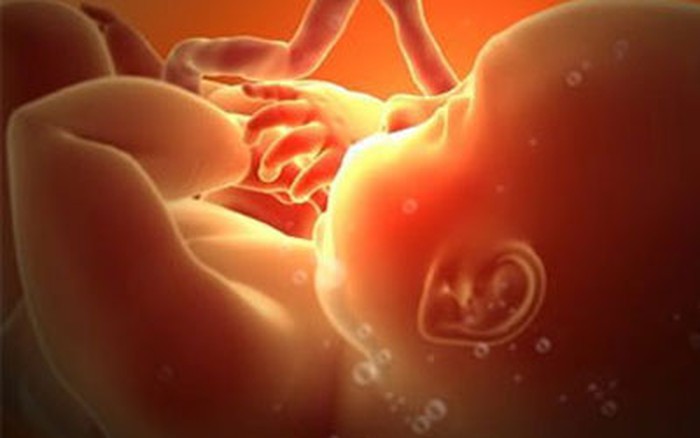 Mẹ bị HIV có lây sang con không?