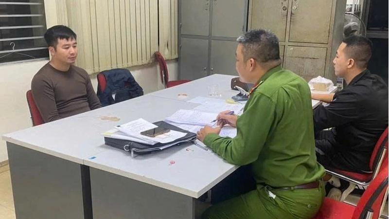 Đối tượng truy nã trong đường dây mua bán 32.000 bánh heroin ra đầu thú