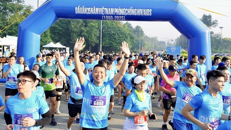 Hơn 1 nghìn người chạy vì cộng đồng không kỳ thị HIV/AIDS