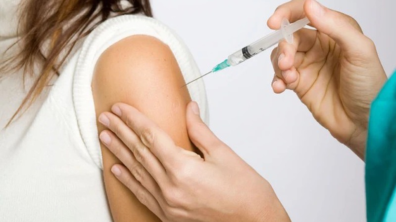 Phụ nữ từng ghép tạng, ung thư hoặc nhiễm HIV có nên tiêm vaccine HPV?