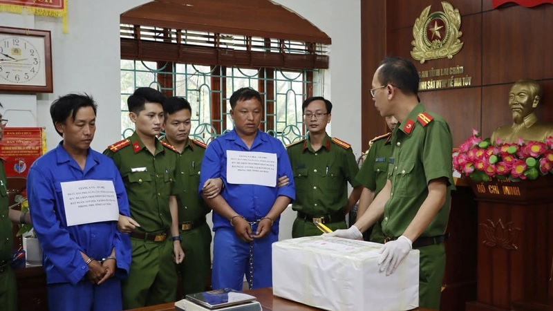 Phá chuyên án 0926V, bắt 2 đối tượng, thu giữ 20 bánh heroin