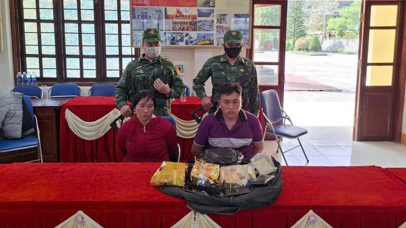 Lào Cai: Bắt 2 đối tượng vận chuyển gần 3kg ma túy