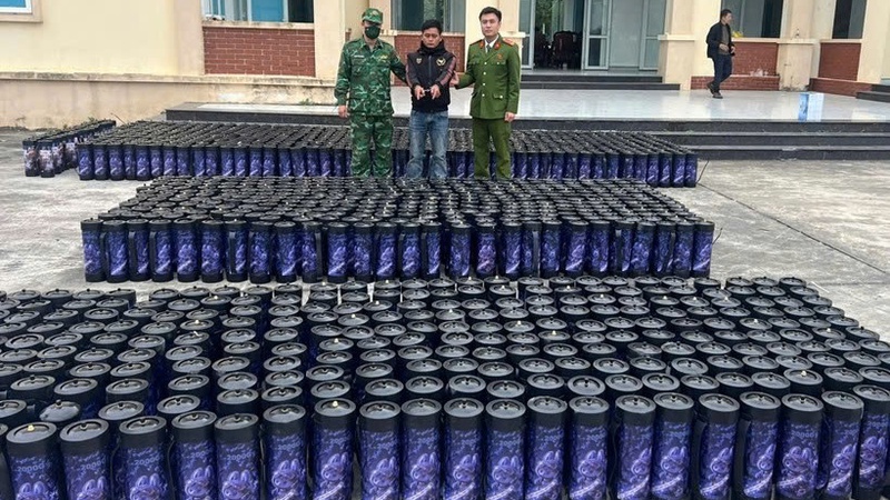 Khởi tố 4 đối tượng vận chuyển hơn 1.300 bình khí cười tại Quảng Ninh