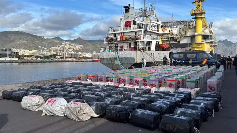 Tây Ban Nha thu giữ 40 tấn cocaine ngoài khơi bờ biển Tây Phi