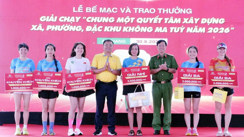 Hơn 1.200 vận động viên chạy vì cộng đồng không ma túy